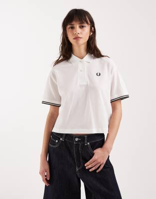 Fred Perry - Transparentes Polohemd in Weiß mit Zierstreifen und Logo