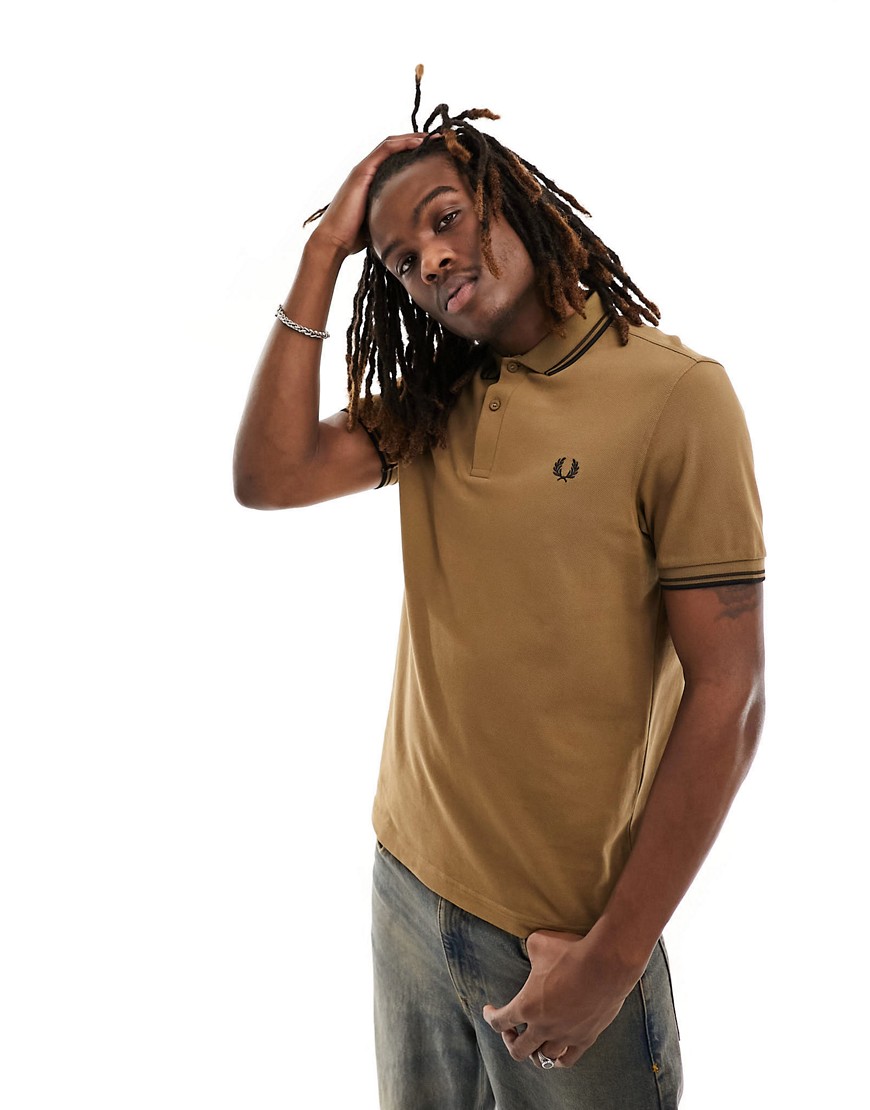 Fred Perry twin tipped logo polo in tobacco-Brown