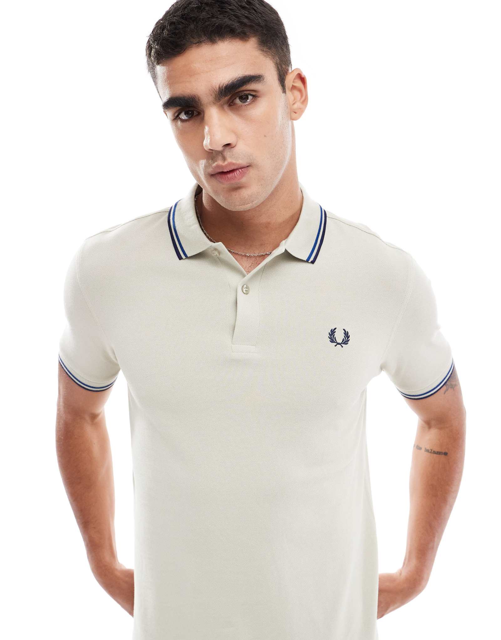 Футболка-поло Fred Perry с двумя бортами бежевого и синего цветов