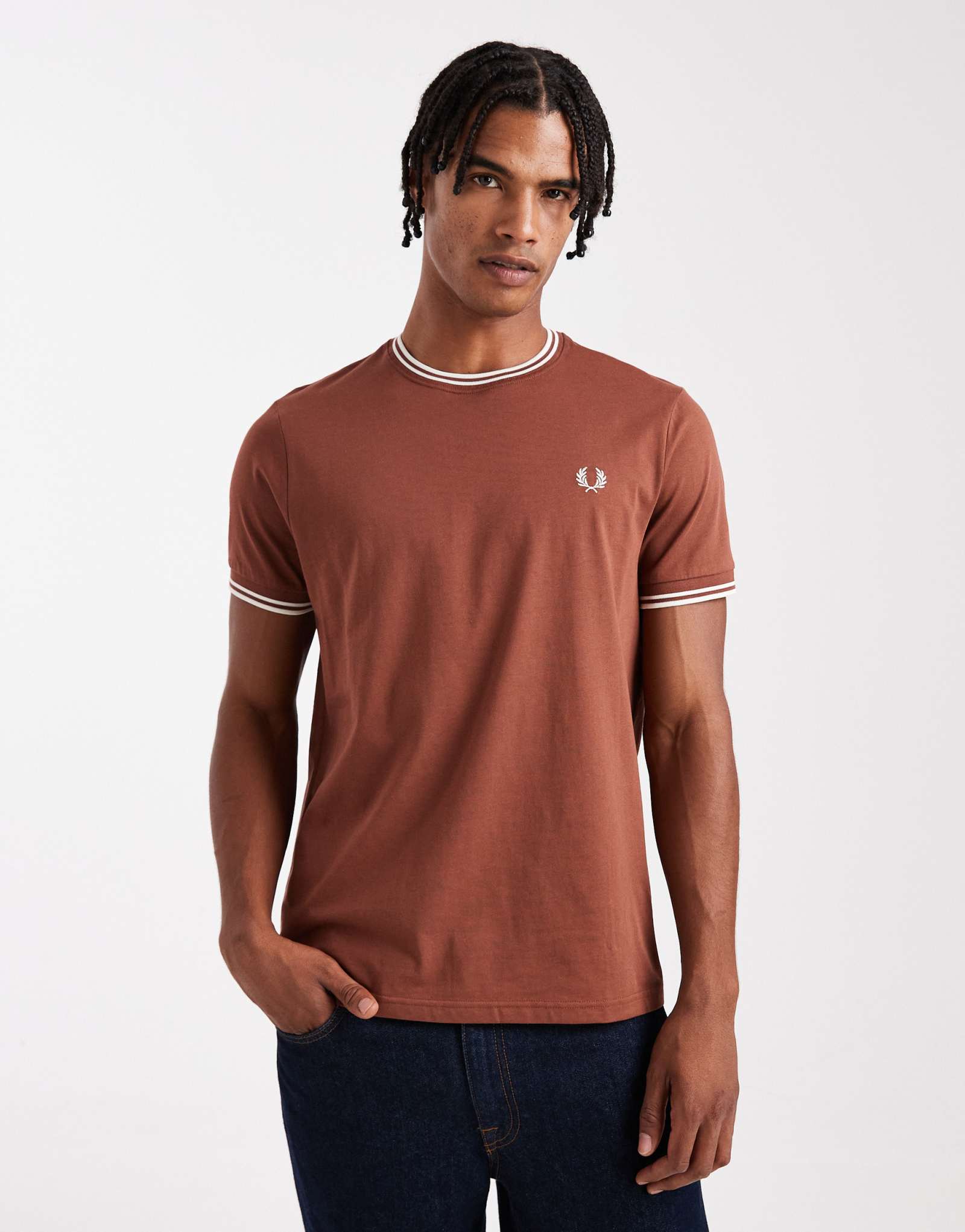 Коричневая футболка с двойным воротником от Fred Perry