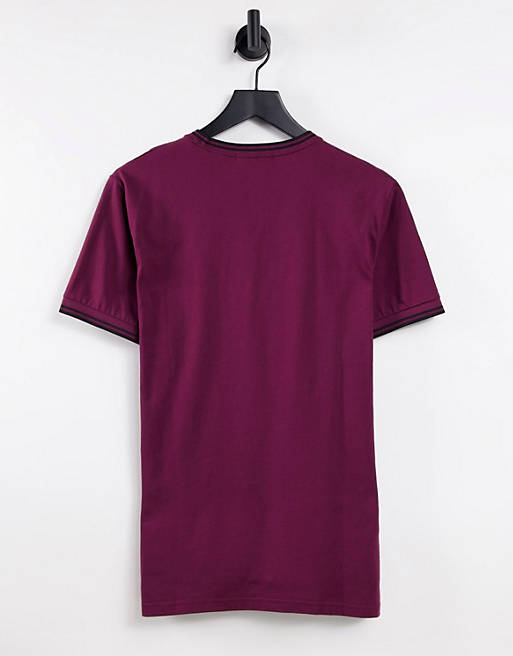 Men Fred Perry twin tipped t-shirt in burgundy 
