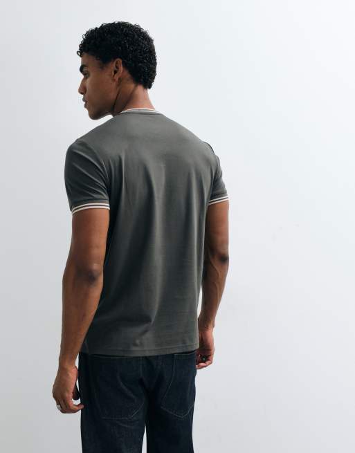 Fred Perry twin tipped t-shirt in khaki , 4 of 5