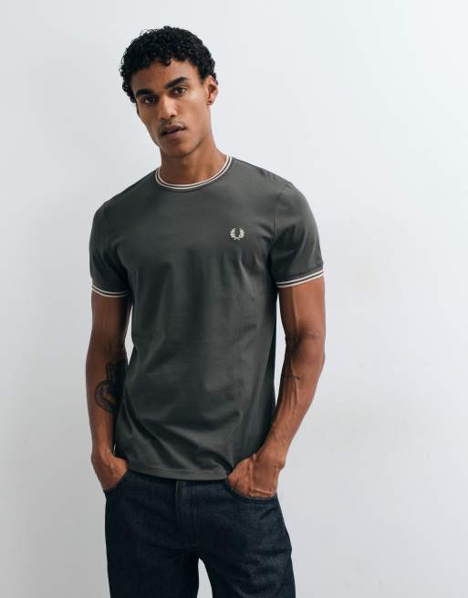 Fred Perry twin tipped t-shirt in khaki , 5 of 5