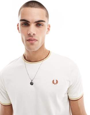 Белая футболка с двойным воротником Fred Perry 9890₽