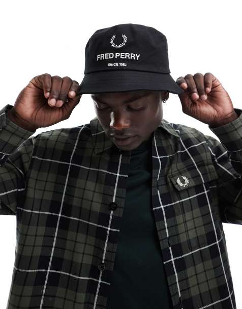 Fred Perry - Uniseks bucket hat in zwart met geborduurd logo - view 1
