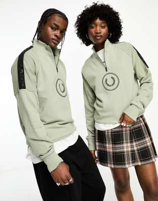 Fred Perry unisex circle branded half zip sweatshirt in light green - ASOS Price Checker