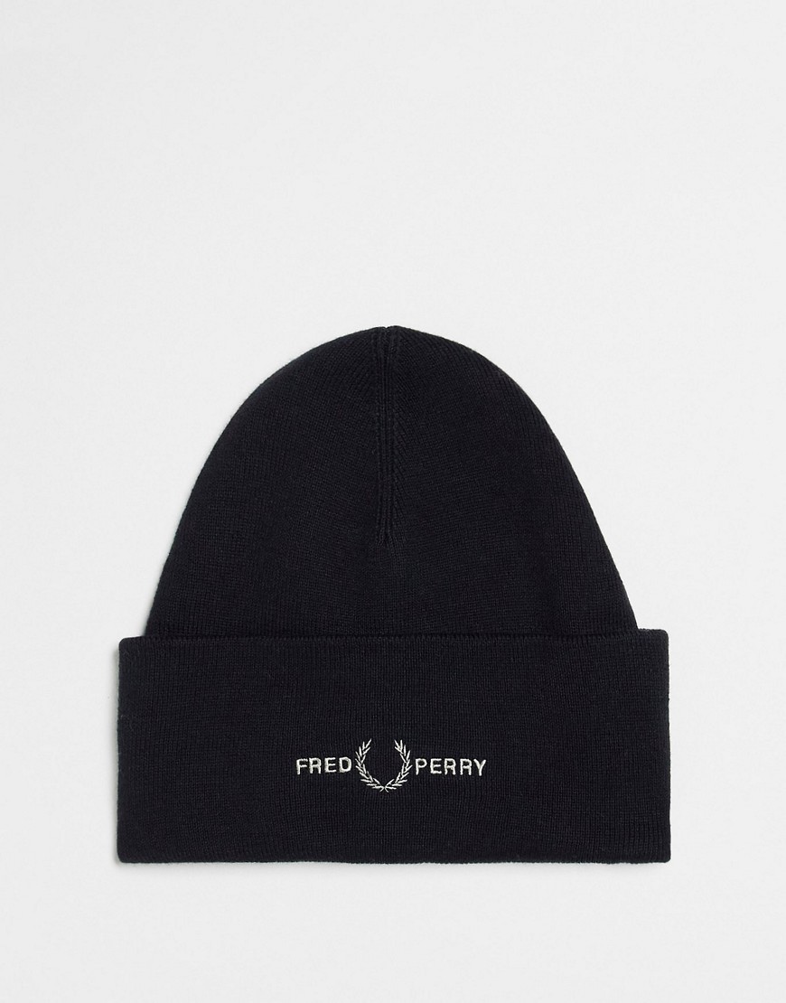Fred Perry unisex logo beanie in black