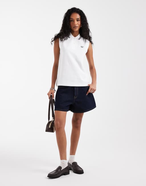 Fred Perry – Vit, ärmlös pikétröja med marinblå och röda kantränder, 4 av 4