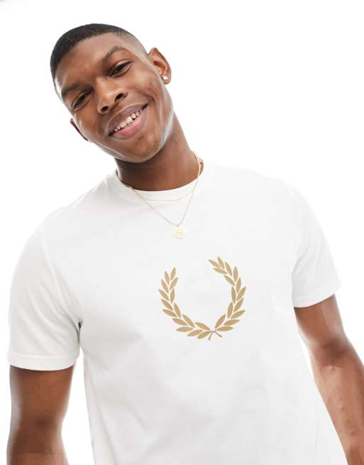 Fred Perry – Vit t-shirt med flockad lagerkranslogga, 4 av 4