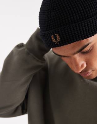Fred Perry Waffle Beanie In Black