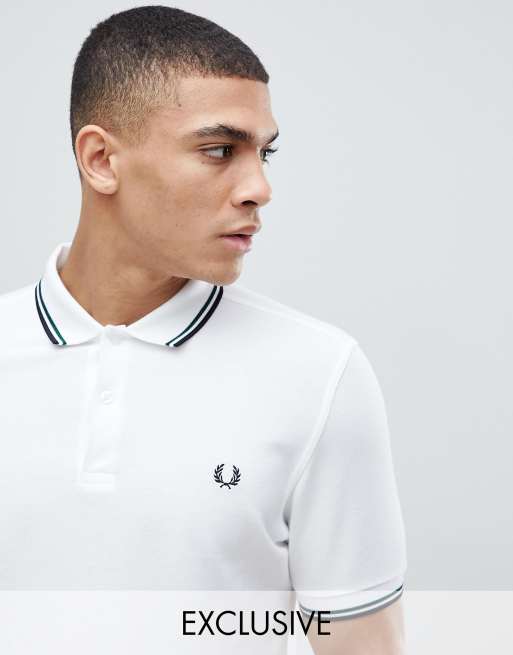 Fred Perry – Weißes Polohemd mit doppelten Zierstreifen und Logo – Exklusiv nur bei ASOS