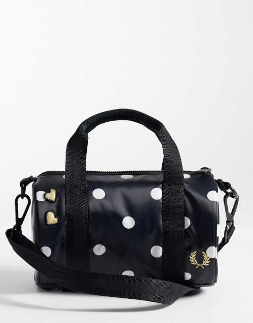 Fred Perry x Amy Winehouse bolso mini tipo barril de lunares en negro, 1 de 4