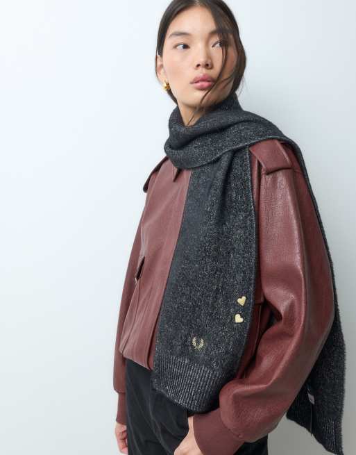 Fred Perry x Amy Winehouse bufanda de punto con logo metalizado en ...