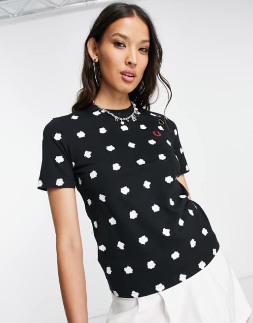 Fred Perry x Amy Winehouse – Czarny T-shirt we wzór w groszki