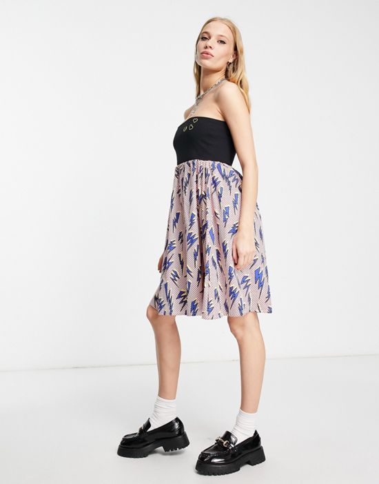 https://images.asos-media.com/products/fred-perry-x-amy-winehouse-lightning-bolt-print-dress-in-multi/202457549-3?$n_550w$&wid=550&fit=constrain