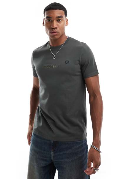 Fred Perry – Zielony t-shirt z haftowanym wzorem - view 1