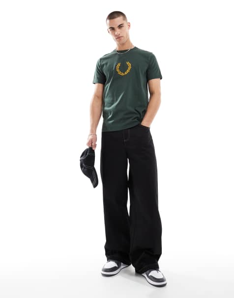 Fred Perry – Zielony T-shirt z teksturowanym nadrukiem z liściem laurowym - view 1