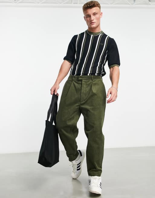 Fred Perry – Zwężane sztruksowe spodnie o krótkim fasonie, w kolorze khaki