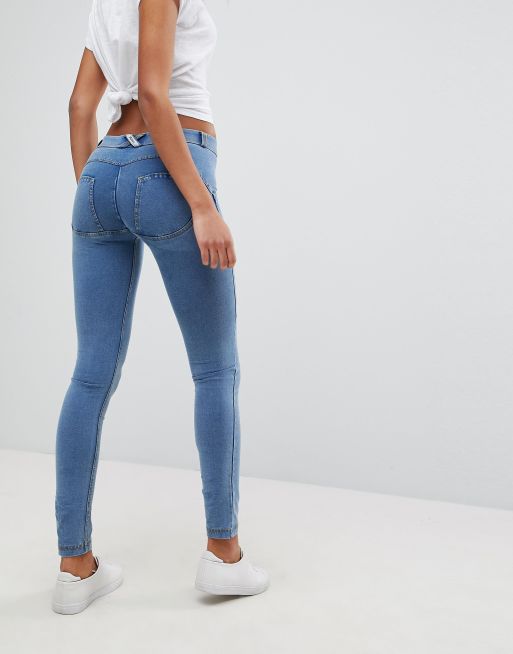 Skinny jeans with push-up effect