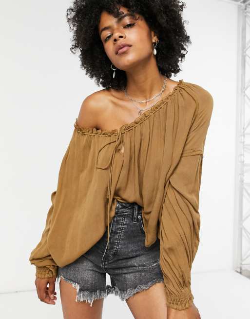 Free People Banda Bluse Mit Voluminosen Armeln In Gold Asos asos
