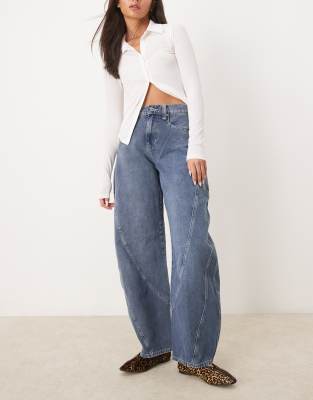 barrel leg low-rise jeans in mid wash blue