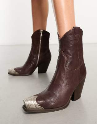 Free People - Brayden - Cowboy-Stiefeletten aus Leder in Hot Fudge mit Zehenkappen-Detail-Brown