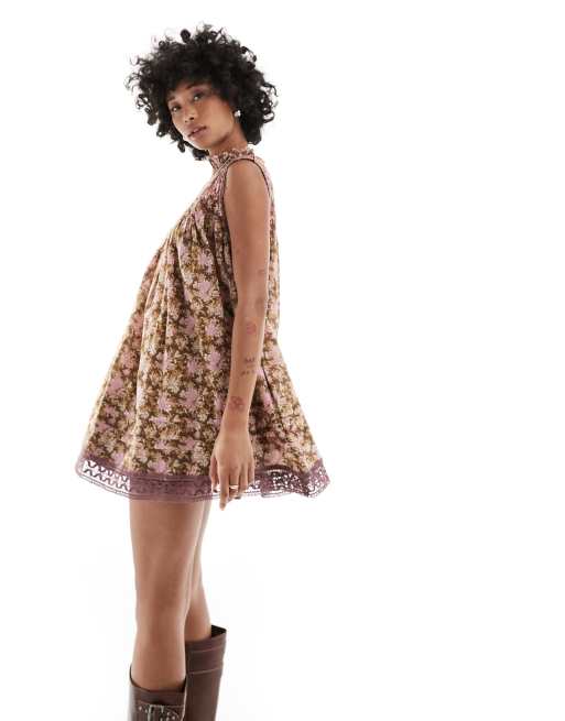 Free People – Brun och rosablommig smockklänning i minilängd med vintagestil