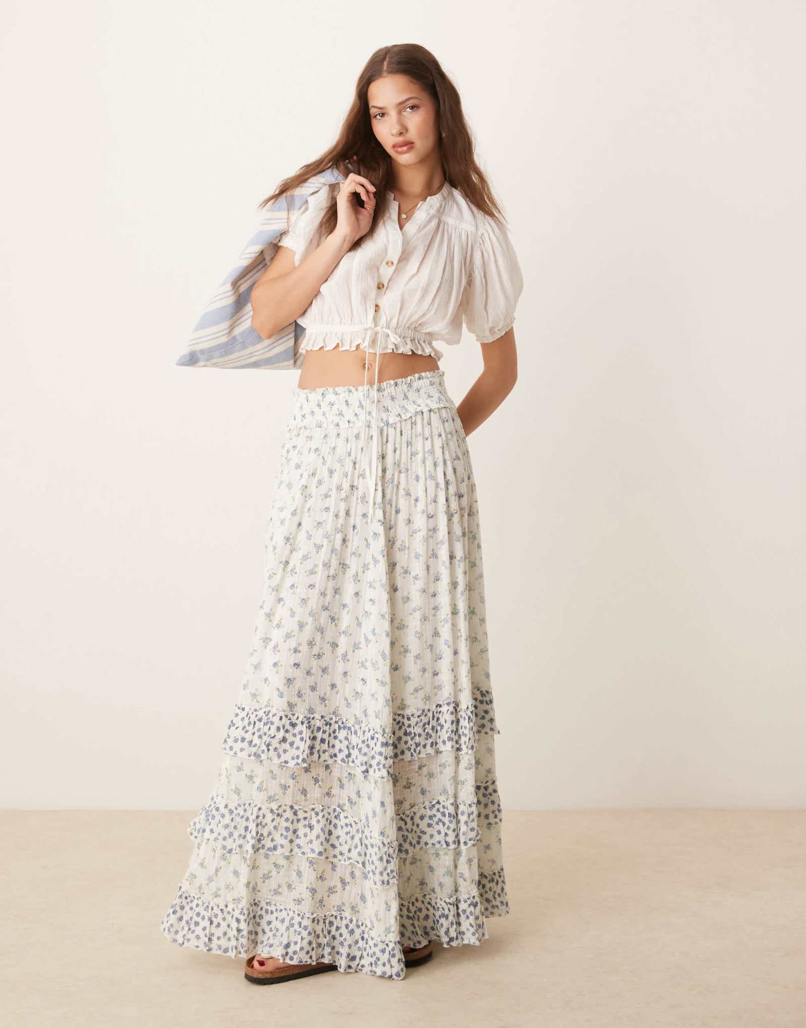 Многоярусная макси-юбка Free People brynn с микро-цветочным рисунком цвета слоновой кости