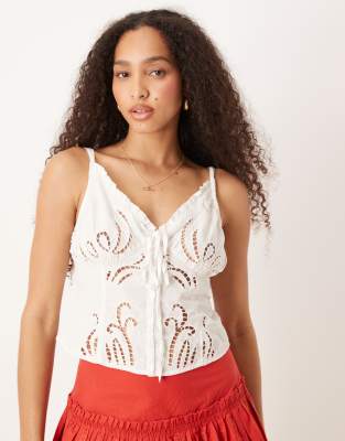 Free People - Camisole in Weiß mit Lochmuster