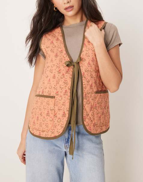 Free People – Claudine – Pomarańczowy pikowany bezrękawnik w kwiatowy wzór z lamówką w kolorze khaki - view 1