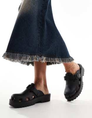 Free People - Clogs in Schwarz mit Schnallendetail