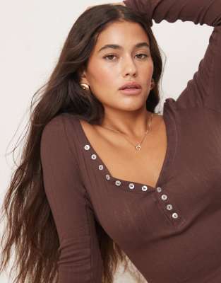 coffee chat long sleeve henley top in chocolate-Brown