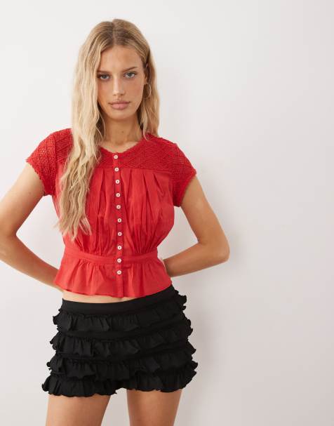 Free People – Czerwony top z krótkimi rękawami i haftowanym wzorem zapinany na guziki - view 1