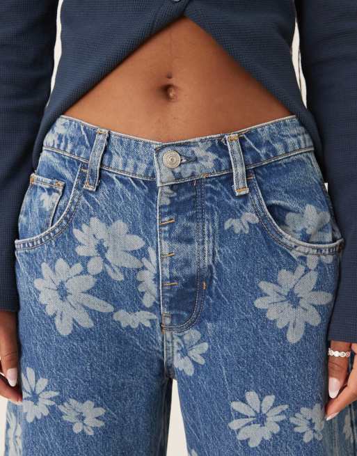 Free People - Good Luck - Blå jeans i mellemvask med tøndeformede ben og print, 3 af 5