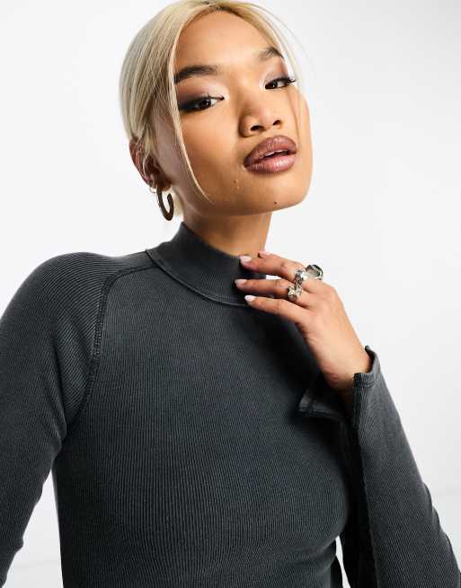 Free People - Hoogsluitende geribbelde top met lange mouwen in zwarte wassing