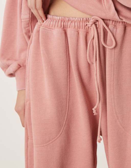 Free People Intimately FP slow it down mysig jogger med vida ben i rose dawn - rosa, 4 av 4