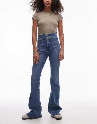 Free People - Jayde - Eng geschnittene Jeans-Schlaghose in Sunburst-Blau mit hohem Bund