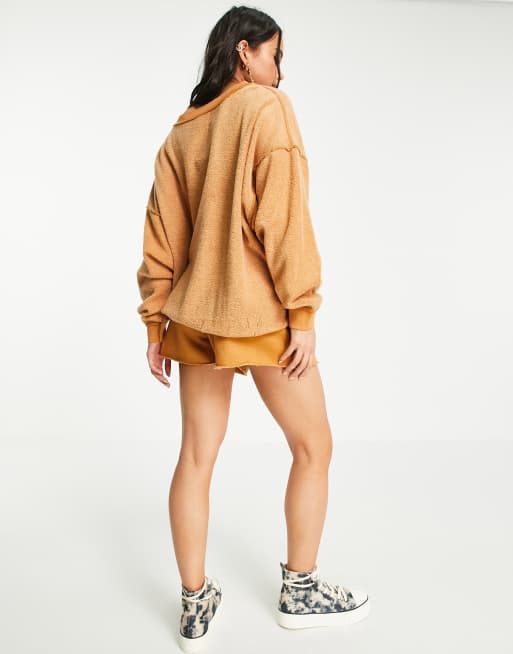 Free People – Kelly – Set mit Sweatshirt and Shorts in Taupe, 2 von 4