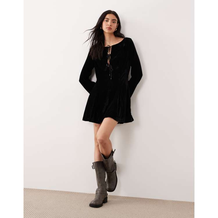 209488745-1-black?$n_750w$&wid