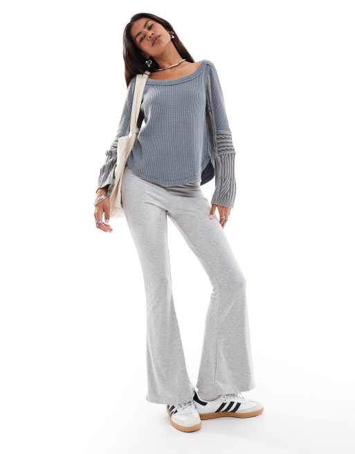 Free People – Locker geschnittener Zopfstrick-Pullover in Hellgrau, 4 von 4
