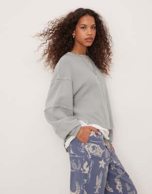 Free People - Locker geschnittenes Sweatshirt in Hellblau mit überschnittener Schulter