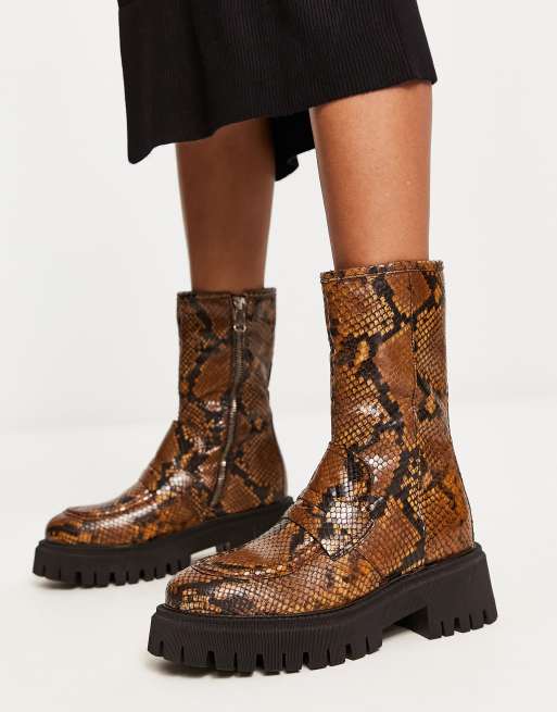 Free People – Madison – Guldfärgad ormskinnsmönstrad boots i läder och loafersmodell