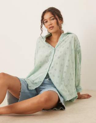 mae eyelet shirt in faded green wash-pink
