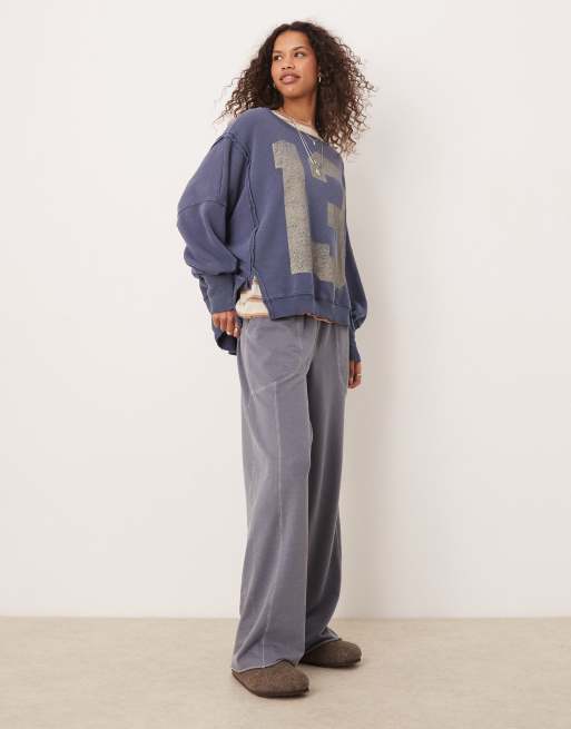 Free People – Marinblå, tvättad sweatshirt i oversize med nummertryck, 2 av 4