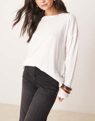Free People - Nina - Langärmliges T-Shirt in Elfenbein-Weiß