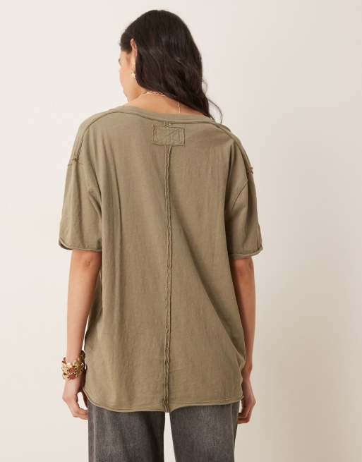 Free People – Nina – Olivgrön t-shirt med v-ringning, 4 av 4