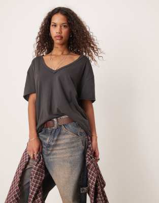 Free People - Nina - Oversize-T-Shirt in Schwarz mit V-Ausschnitt
