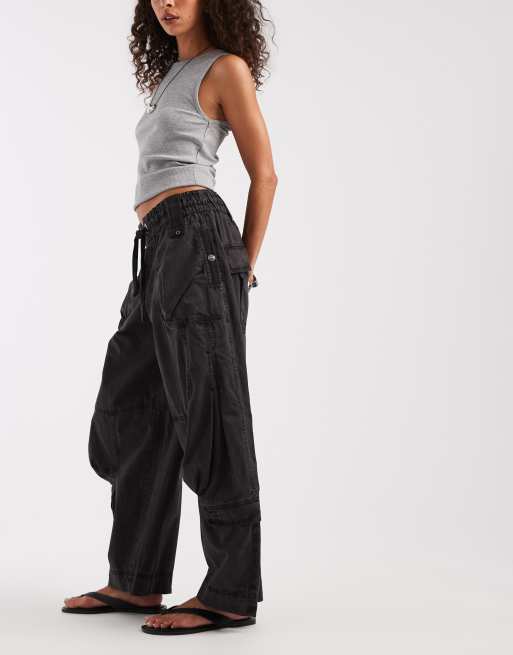 Free People Onset parachutebukser i black sand, 2 af 5
