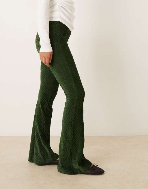 Free People – Penny – Mörkgröna, utsvängda byxor i dra på-stil av sammet  , 4 av 5