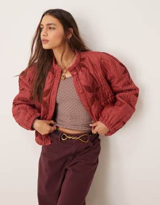 Free People - Quinn - Gesteppte Patchwork-Jacke in Marsala-Rot